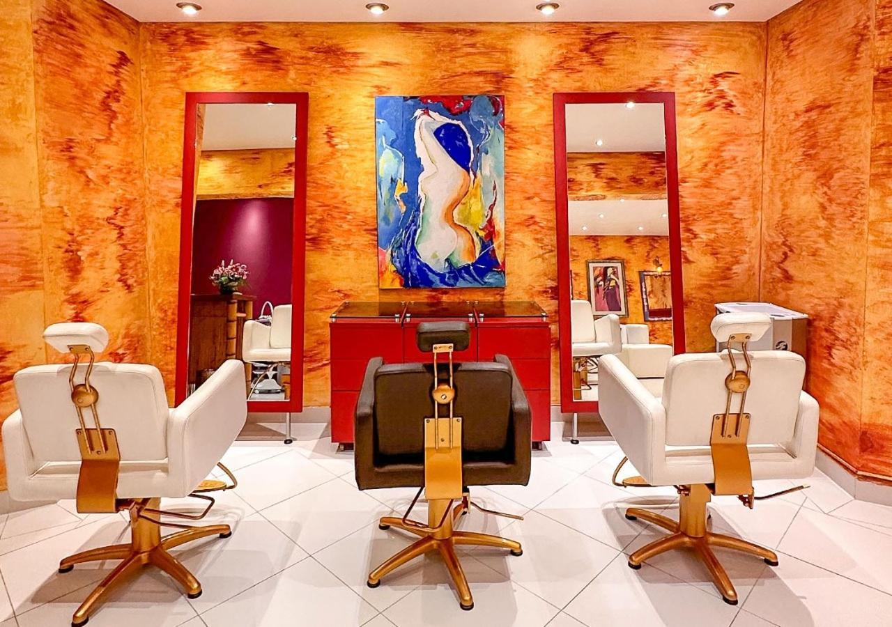 Dpny Beach Hotel & Spa Ilhabela Bagian luar foto A hair salon in the United States