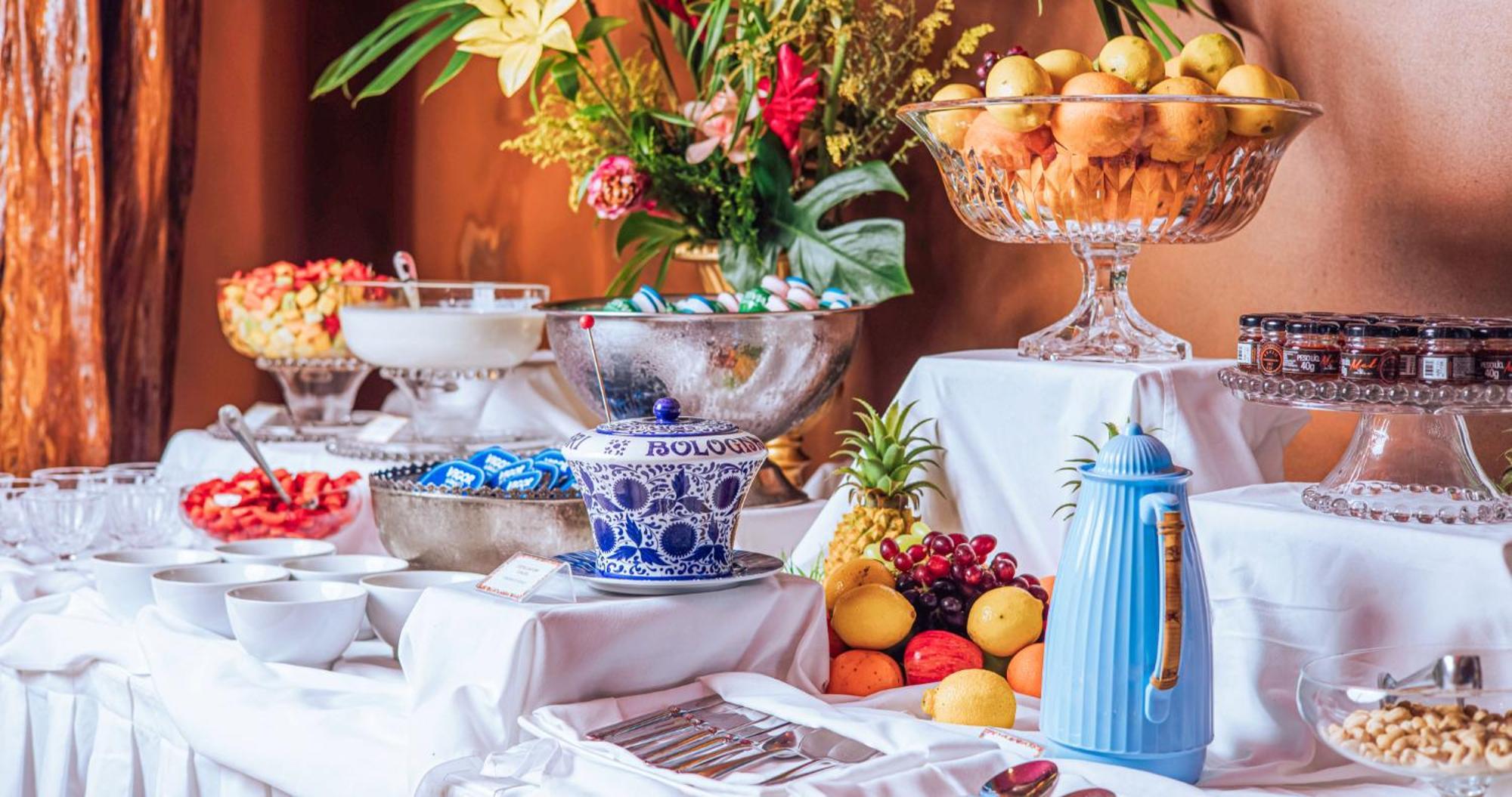 Dpny Beach Hotel & Spa Ilhabela Bagian luar foto A buffet table