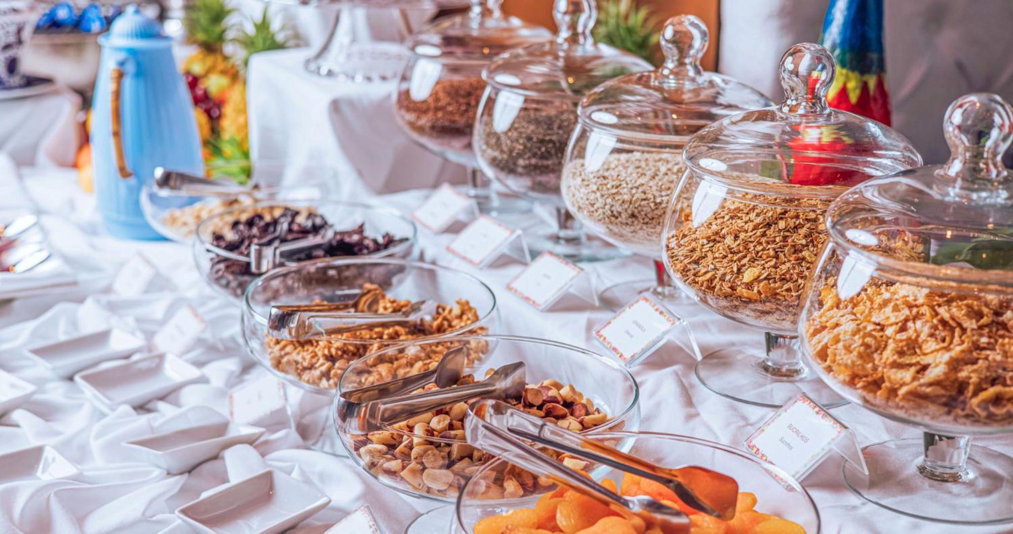 Dpny Beach Hotel & Spa Ilhabela Bagian luar foto A selection of breakfast cereals